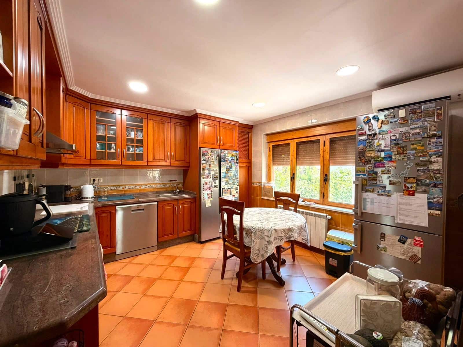 4 bedroom Villa for sale in El Campello with garage - € 2,500,000 (Ref: 9933643)