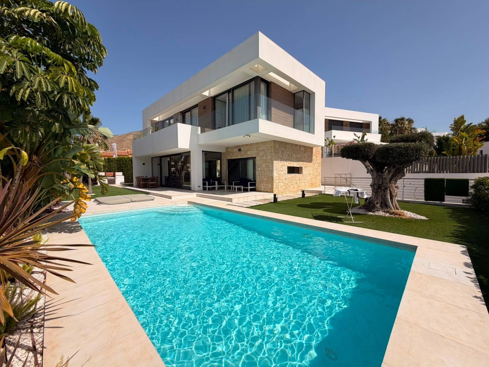 4 bedroom Villa for sale in Finestrat with pool garage - € 1,340,000 (Ref: 9933644)