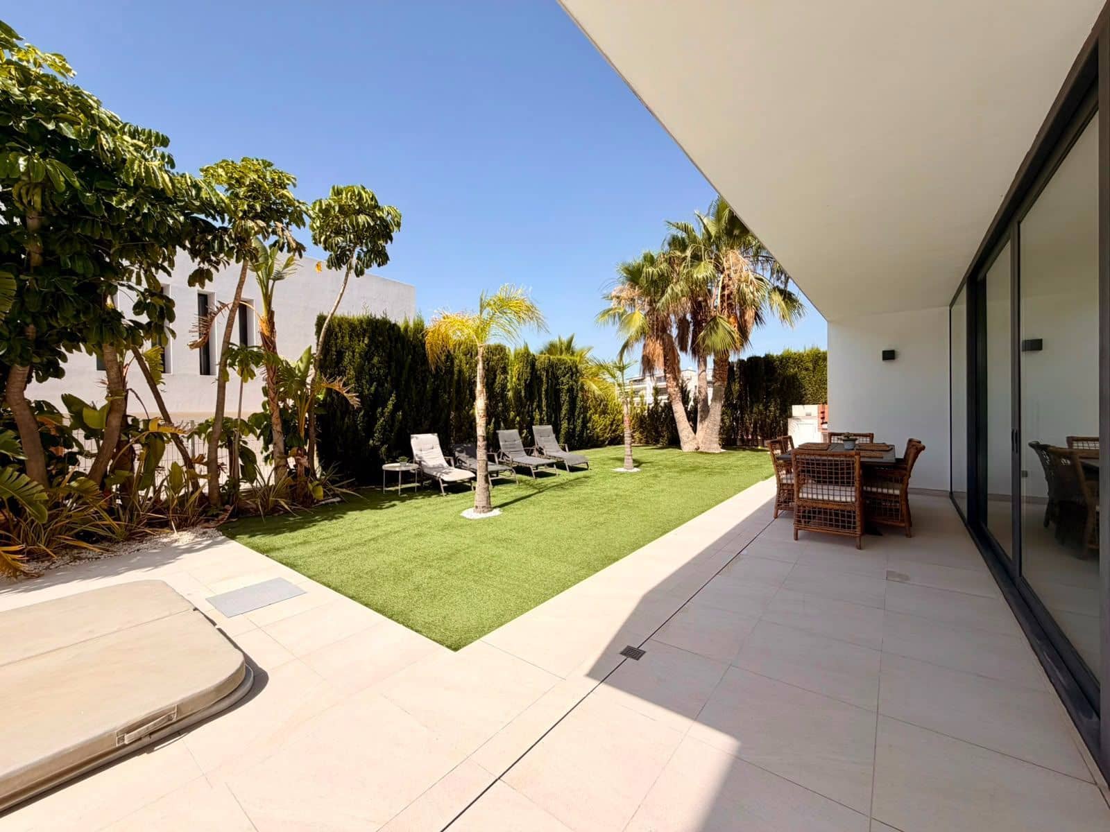 4 bedroom Villa for sale in Finestrat with pool garage - € 1,340,000 (Ref: 9933644)