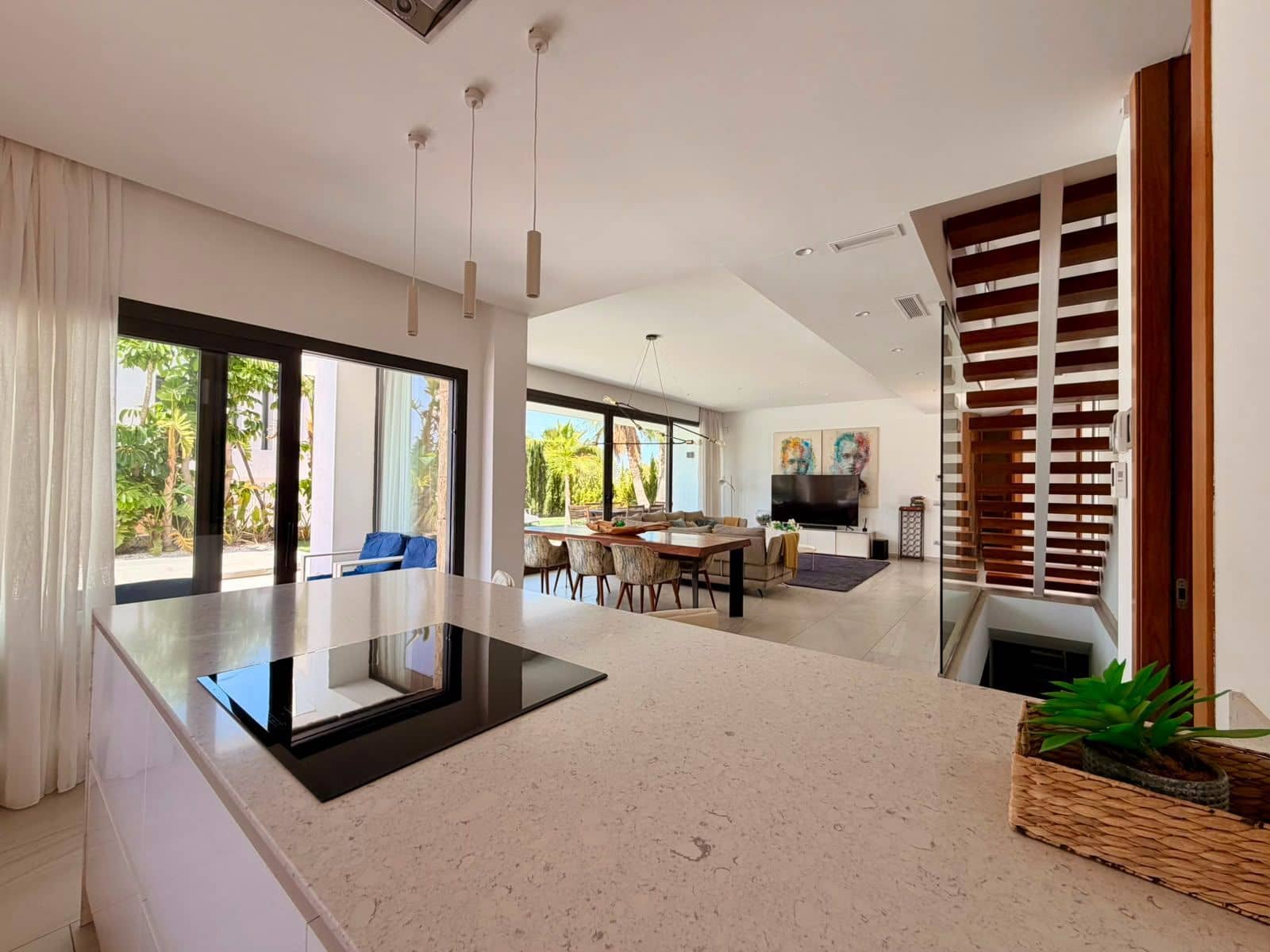4 bedroom Villa for sale in Finestrat with pool garage - € 1,340,000 (Ref: 9933644)