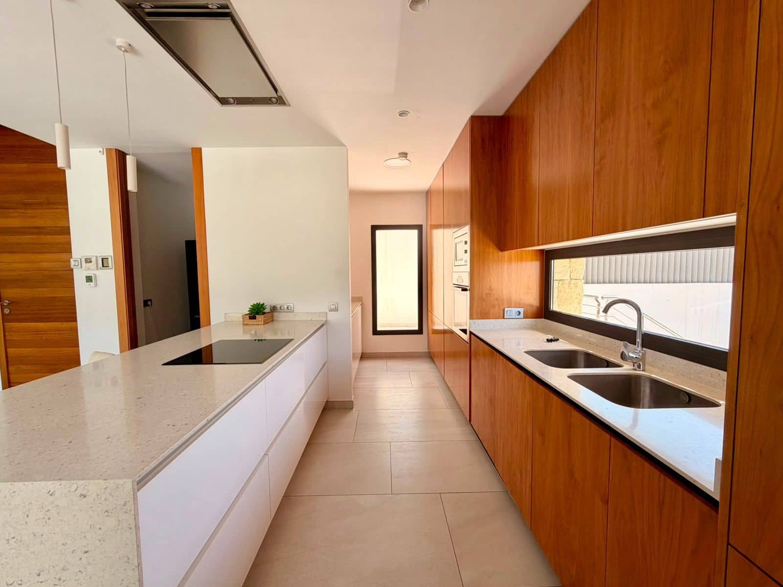 4 bedroom Villa for sale in Finestrat with pool garage - € 1,340,000 (Ref: 9933644)