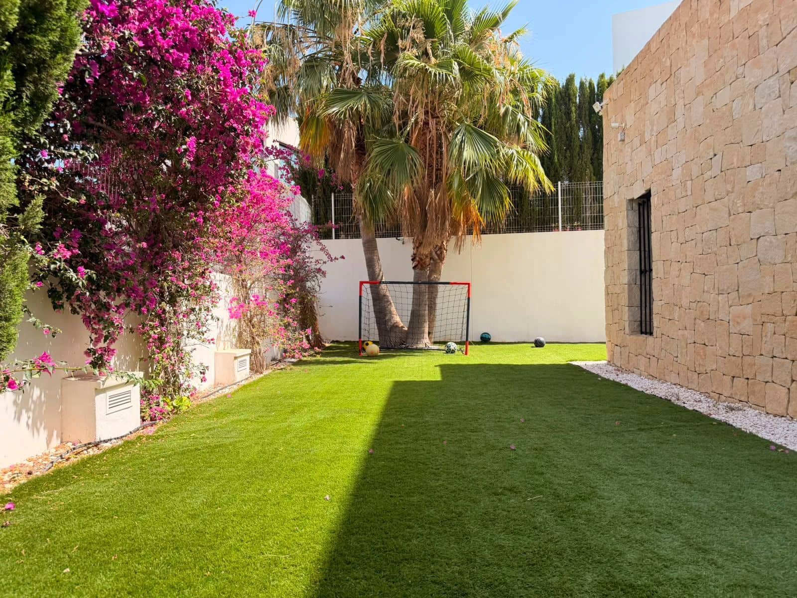 4 bedroom Villa for sale in Finestrat with pool garage - € 1,340,000 (Ref: 9933644)
