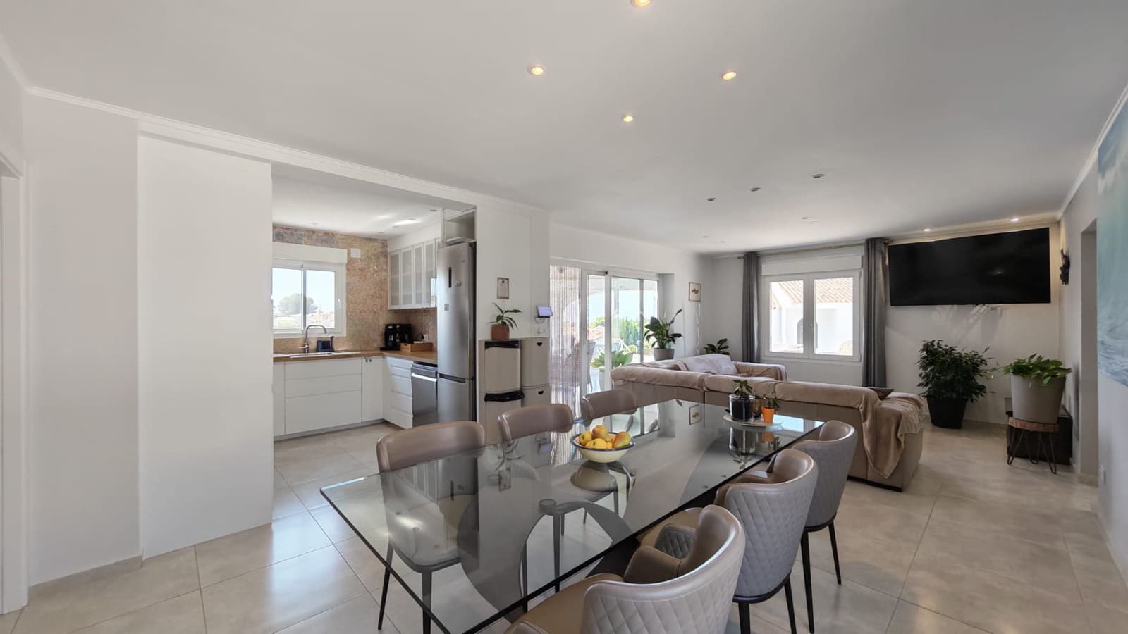 4 bedroom Villa for sale in Calpe / Calp with pool garage - € 849,000 (Ref: 9937540)