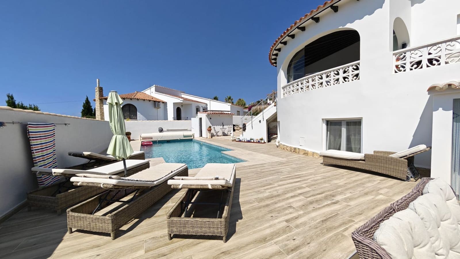 4 bedroom Villa for sale in Calpe / Calp with pool garage - € 849,000 (Ref: 9937540)
