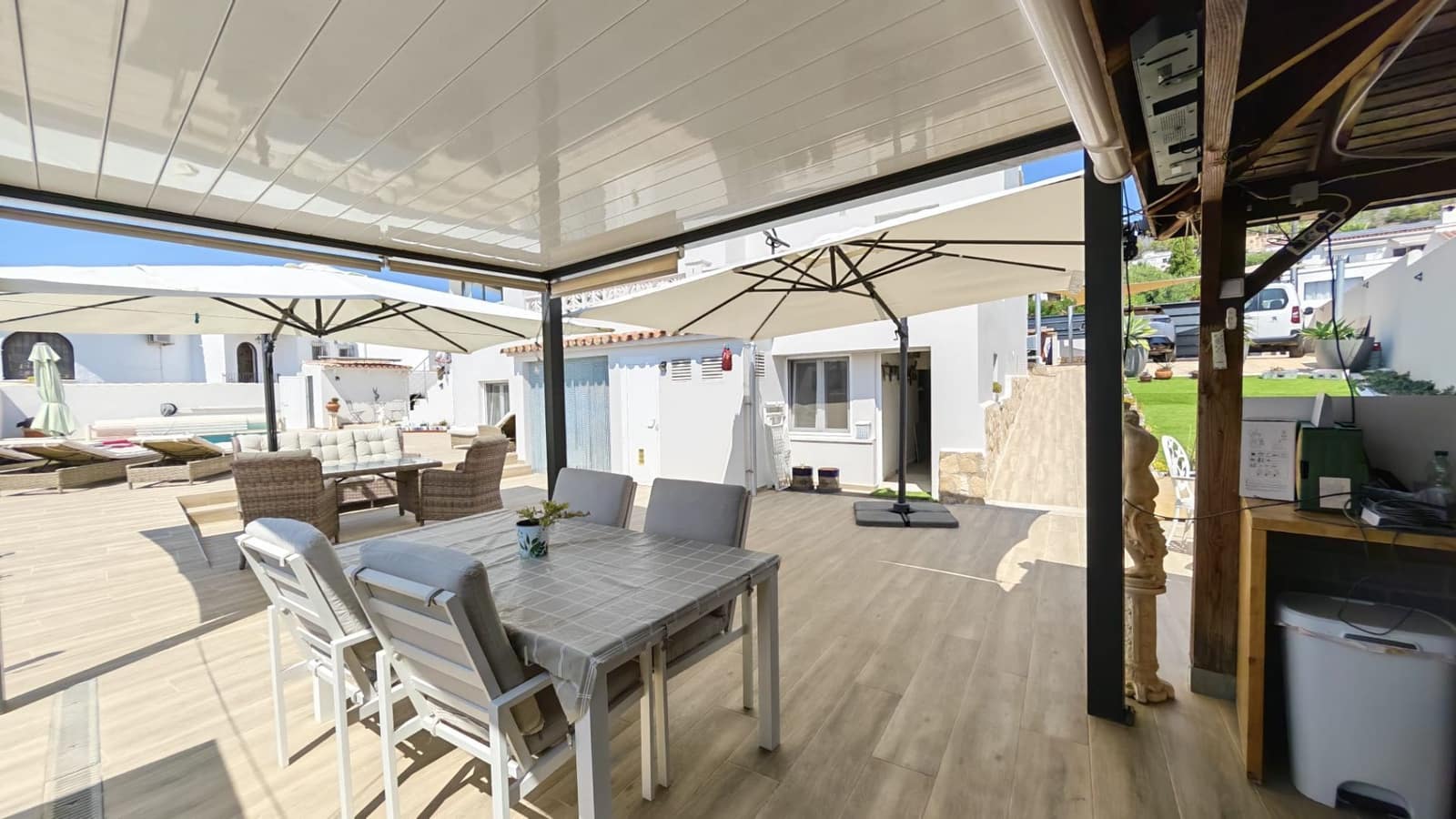 4 bedroom Villa for sale in Calpe / Calp with pool garage - € 849,000 (Ref: 9937540)