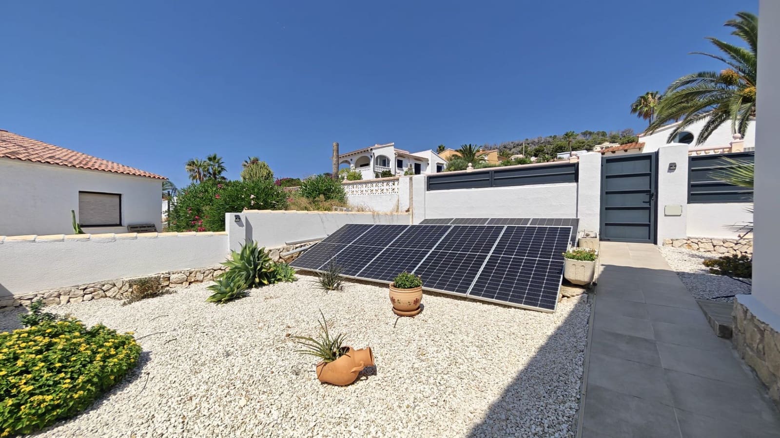 4 bedroom Villa for sale in Calpe / Calp with pool garage - € 849,000 (Ref: 9937540)