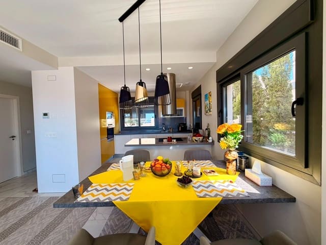 3 makuuhuone Huvila myytävänä paikassa Balcón de Finestrat - Terra Marina, Finestrat mukana uima-altaan 
autotalli - 725 000 € (Ref: 9947340)