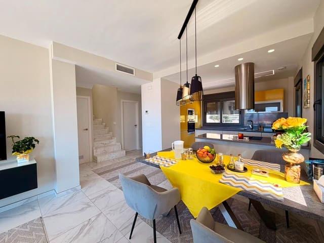 3 makuuhuone Huvila myytävänä paikassa Balcón de Finestrat - Terra Marina, Finestrat mukana uima-altaan 
autotalli - 725 000 € (Ref: 9947340)