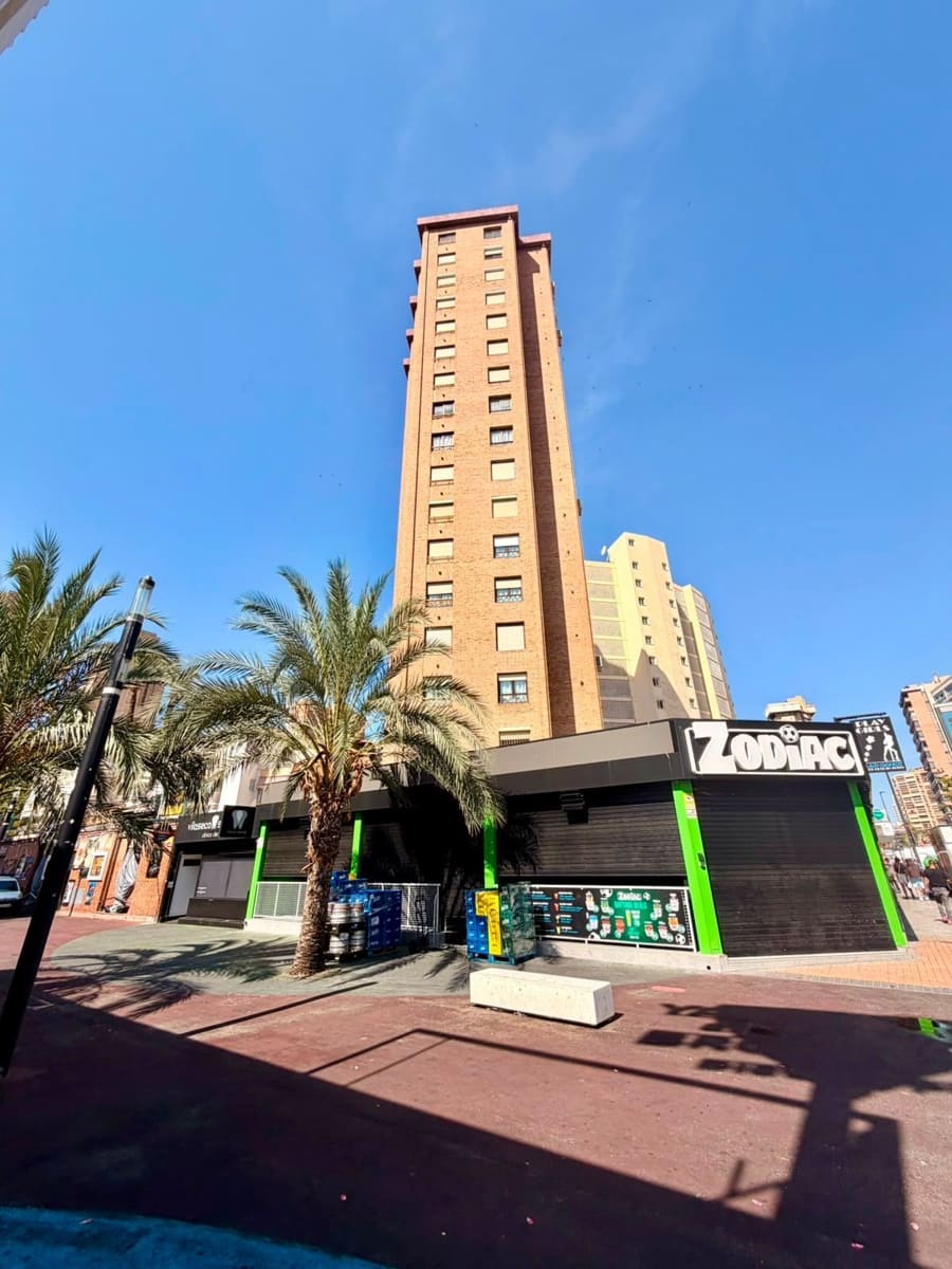 4 makuuhuone Huoneisto myytävänä paikassa Benidorm mukana uima-altaan 
autotalli - 420 000 € (Ref: 9951993)