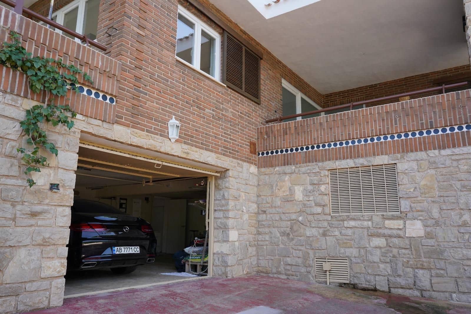 6 bedroom Villa for sale in La Nucia with pool garage - € 1,200,000 (Ref: 9962156)