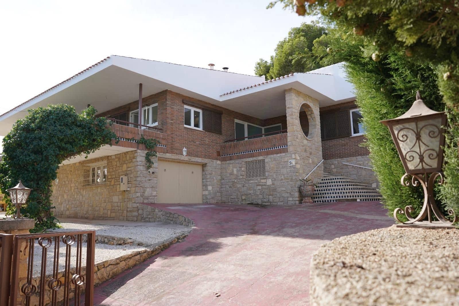 6 bedroom Villa for sale in La Nucia with pool garage - € 1,200,000 (Ref: 9962156)