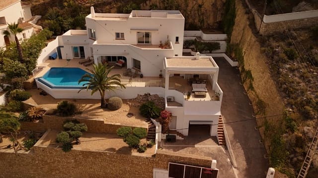 5 bedroom Villa for sale in Teulada Pueblo, Teulada-Moraira with pool garage - € 1,499,000 (Ref: 9966238)