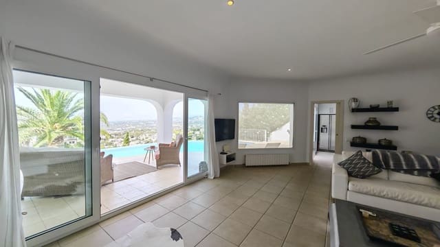 5 bedroom Villa for sale in Teulada Pueblo, Teulada-Moraira with pool garage - € 1,499,000 (Ref: 9966238)
