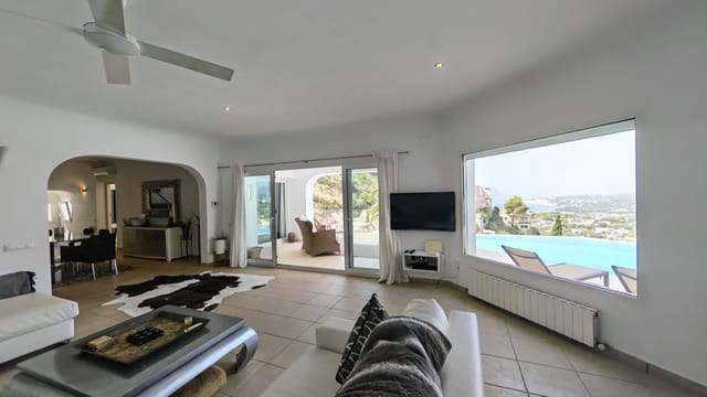 5 bedroom Villa for sale in Teulada Pueblo, Teulada-Moraira with pool garage - € 1,499,000 (Ref: 9966238)