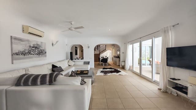 5 bedroom Villa for sale in Teulada Pueblo, Teulada-Moraira with pool garage - € 1,499,000 (Ref: 9966238)