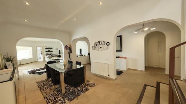 5 bedroom Villa for sale in Teulada Pueblo, Teulada-Moraira with pool garage - € 1,499,000 (Ref: 9966238)