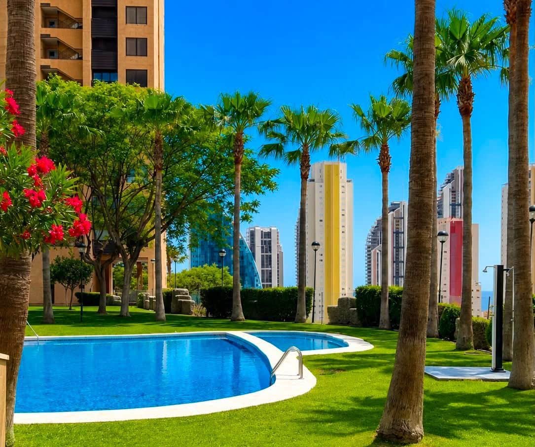 Apartamento de 2 habitaciones en Benidorm en venta con piscina garaje - 385.000 € (Ref: 9986451)