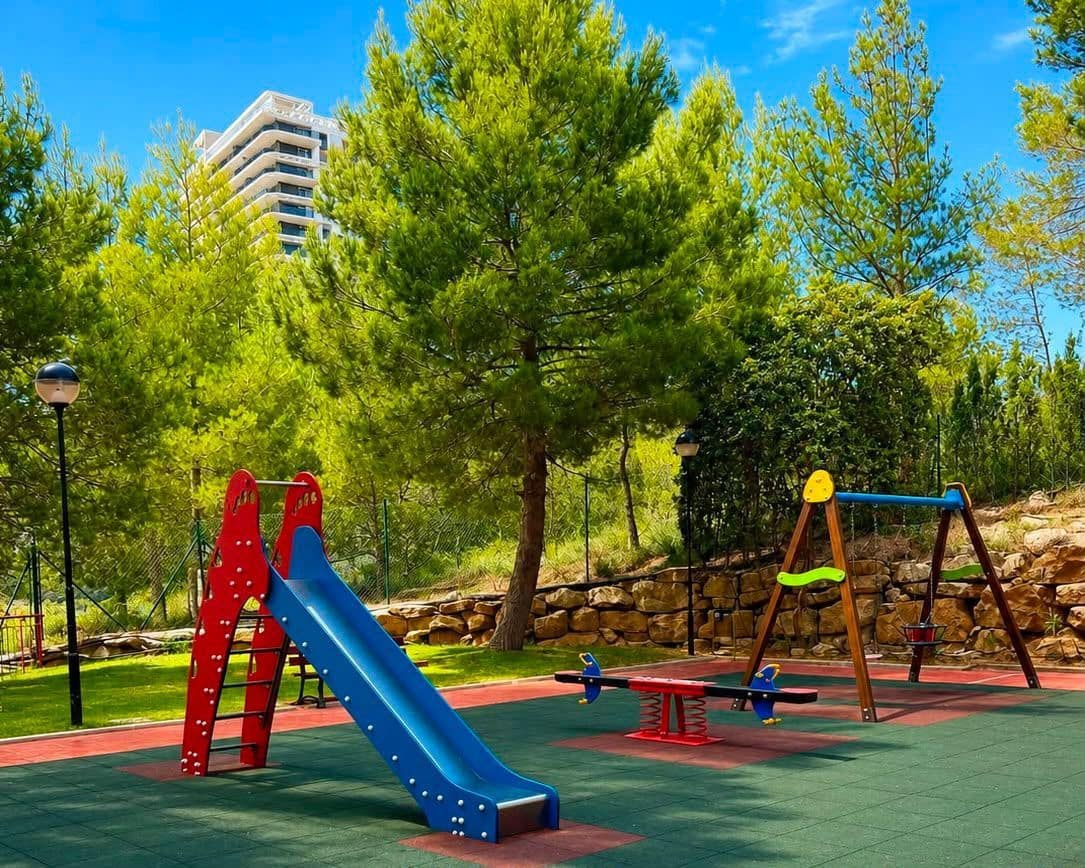 Apartamento de 2 habitaciones en Benidorm en venta con piscina garaje - 385.000 € (Ref: 9986451)