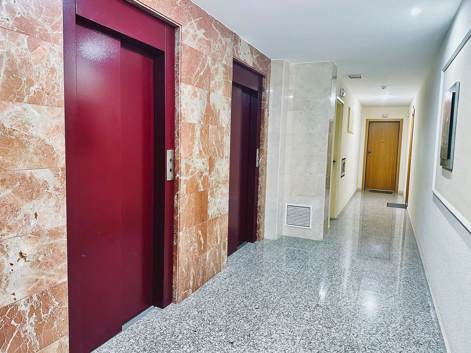 Apartamento de 2 habitaciones en Benidorm en venta con piscina garaje - 385.000 € (Ref: 9986451)