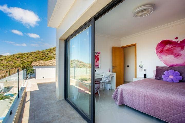 3 sypialnia Willa na sprzedaż w Roque del Conde z basenem garażem - 1 480 000 € (Ref: 10022524)