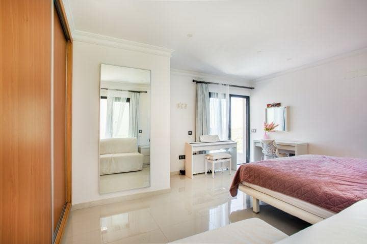 3 sypialnia Willa na sprzedaż w Roque del Conde z basenem garażem - 1 480 000 € (Ref: 10022524)