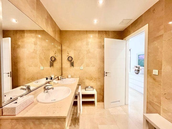 2 sypialnia Penthouse na sprzedaż w La Caleta Adeje z basenem garażem - 980 000 € (Ref: 10022527)