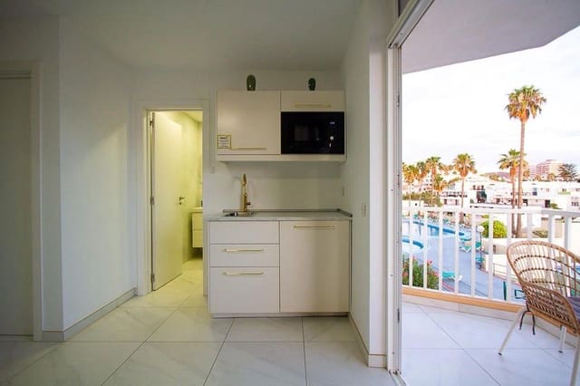 Apartamento de 2 habitaciones en Playa de las Americas, Arona en venta con piscina garaje - 395.000 € (Ref: 10049326)