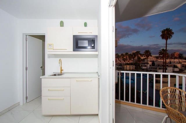 Apartamento de 2 habitaciones en Playa de las Americas, Arona en venta con piscina garaje - 395.000 € (Ref: 10049326)