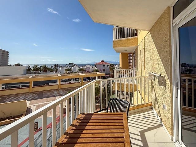 Apartamento de 2 habitaciones en Playa de las Americas, Arona en venta con piscina garaje - 395.000 € (Ref: 10049326)