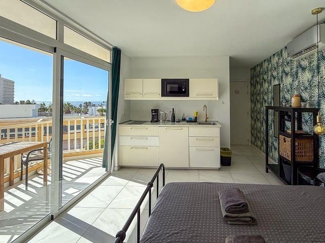 Apartamento de 2 habitaciones en Playa de las Americas, Arona en venta con piscina garaje - 395.000 € (Ref: 10049326)
