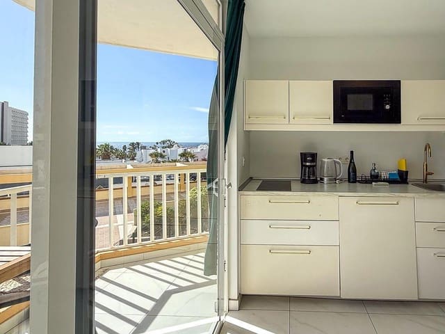 Apartamento de 2 habitaciones en Playa de las Americas, Arona en venta con piscina garaje - 395.000 € (Ref: 10049326)