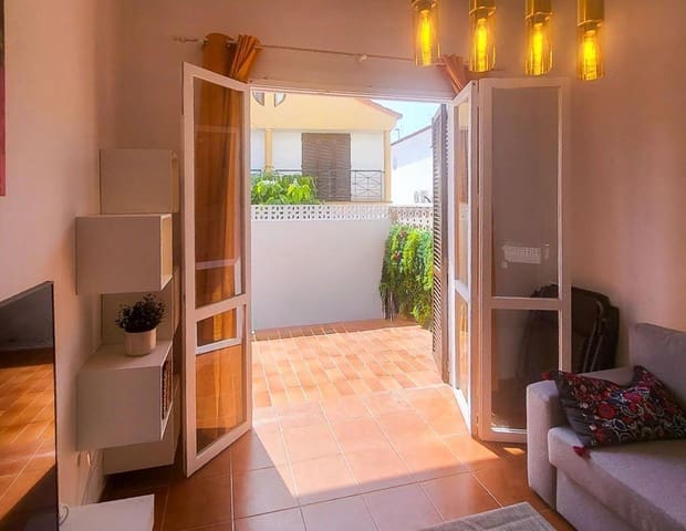 2 bedroom Apartment for sale in Playa de las Americas, Arona with pool - € 325,000 (Ref: 10049327)