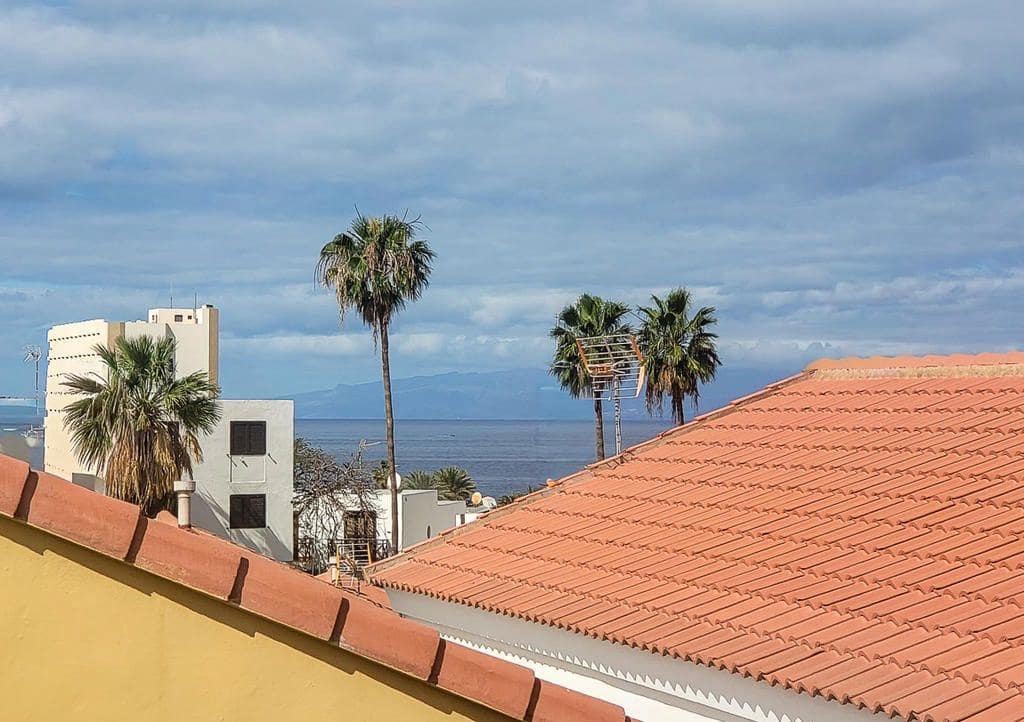 Apartamento de 2 habitaciones en Playa de las Americas en venta con piscina - 325.000 € (Ref: 10049327)