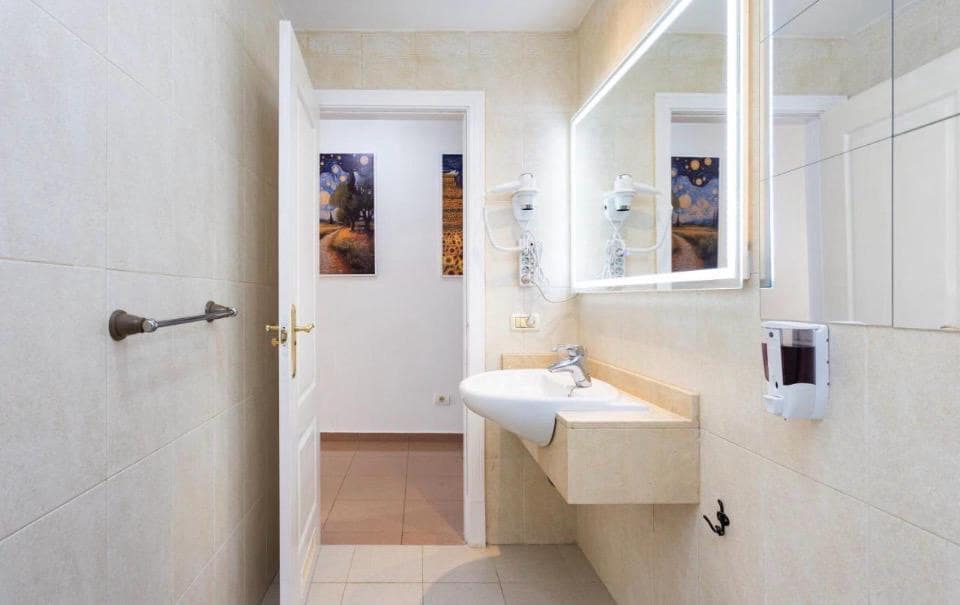 1 chambre Appartement à vendre à Playa del Duque avec piscine - 420 000 € (Ref: 10059181)