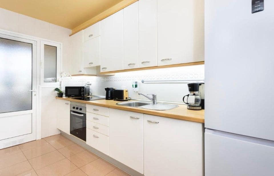 1 chambre Appartement à vendre à Playa del Duque avec piscine - 420 000 € (Ref: 10059181)