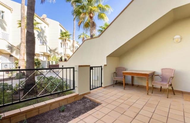 1 chambre Appartement à vendre à Playa del Duque, Adeje avec piscine - 420 000 € (Ref: 10059181)