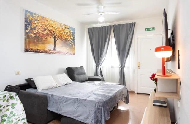 1 chambre Appartement à vendre à Playa del Duque, Adeje avec piscine - 420 000 € (Ref: 10059181)