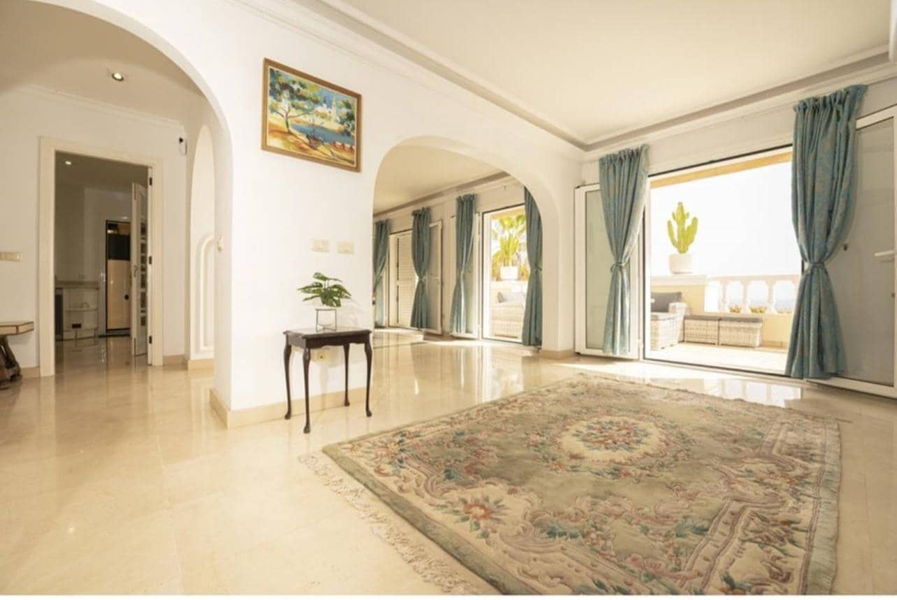 7 soverom Villa til salgs i Costa Adeje med svømmebasseng garasje - € 1 878 000 (Ref: 10090820)