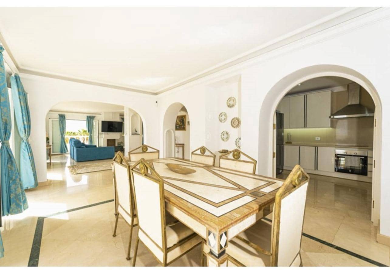 7 soverom Villa til salgs i Costa Adeje med svømmebasseng garasje - € 1 878 000 (Ref: 10090820)