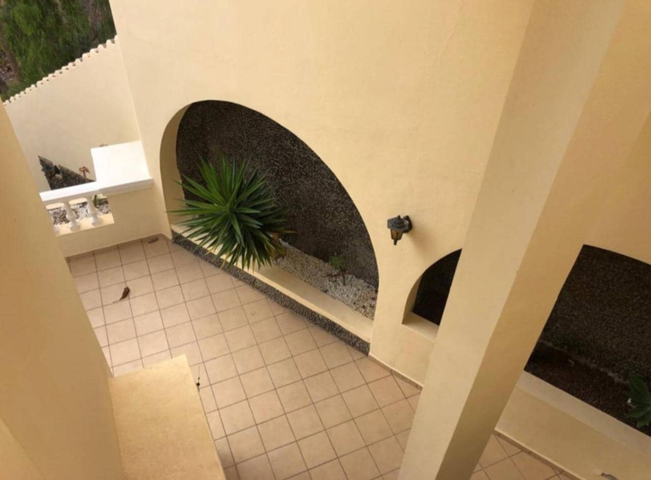 7 soverom Villa til salgs i Costa Adeje med svømmebasseng garasje - € 1 878 000 (Ref: 10090820)