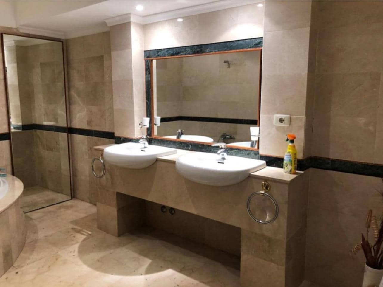 7 soverom Villa til salgs i Costa Adeje med svømmebasseng garasje - € 1 878 000 (Ref: 10090820)