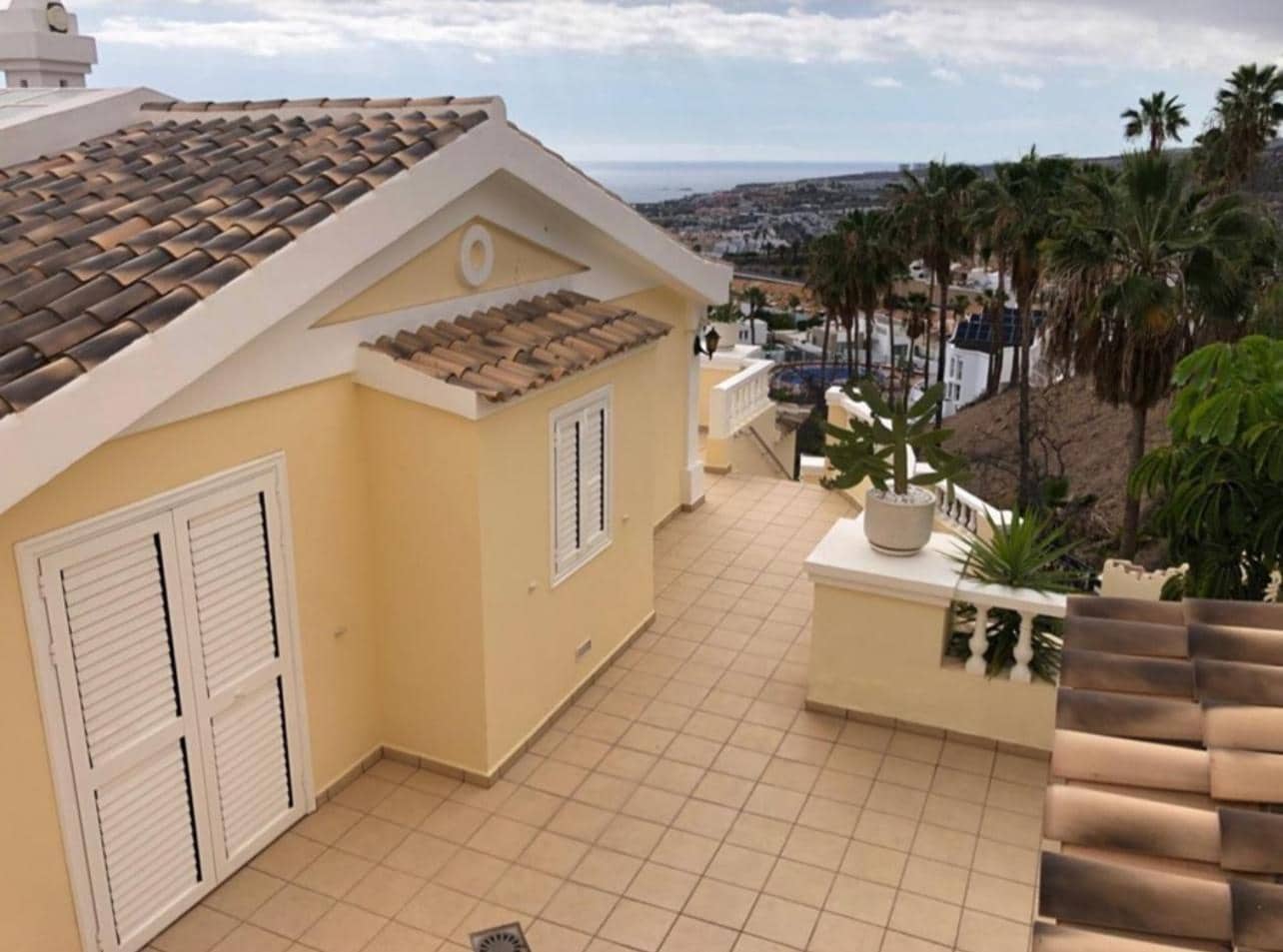 7 soverom Villa til salgs i Costa Adeje med svømmebasseng garasje - € 1 878 000 (Ref: 10090820)