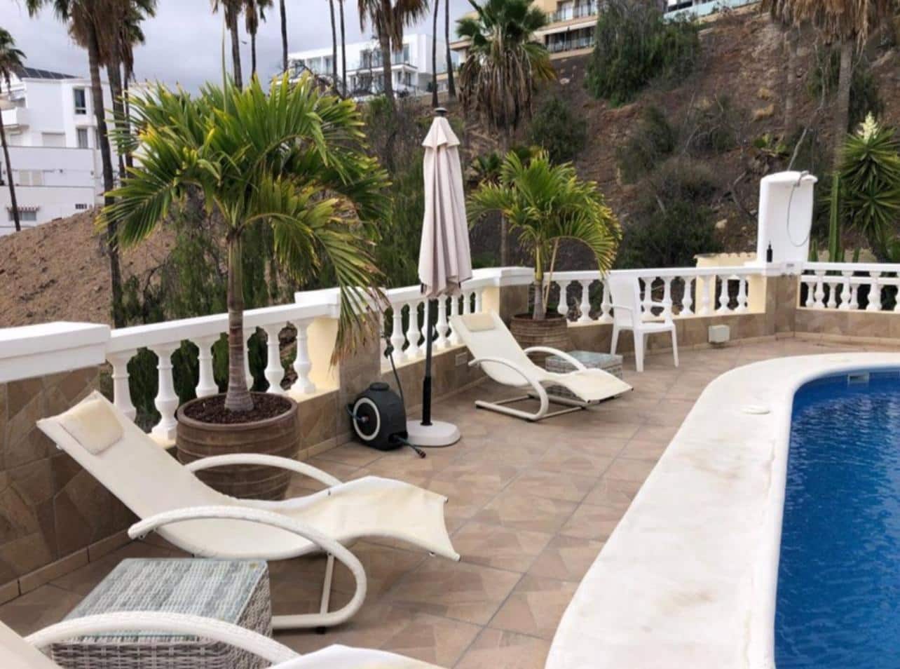 7 soverom Villa til salgs i Costa Adeje med svømmebasseng garasje - € 1 878 000 (Ref: 10090820)