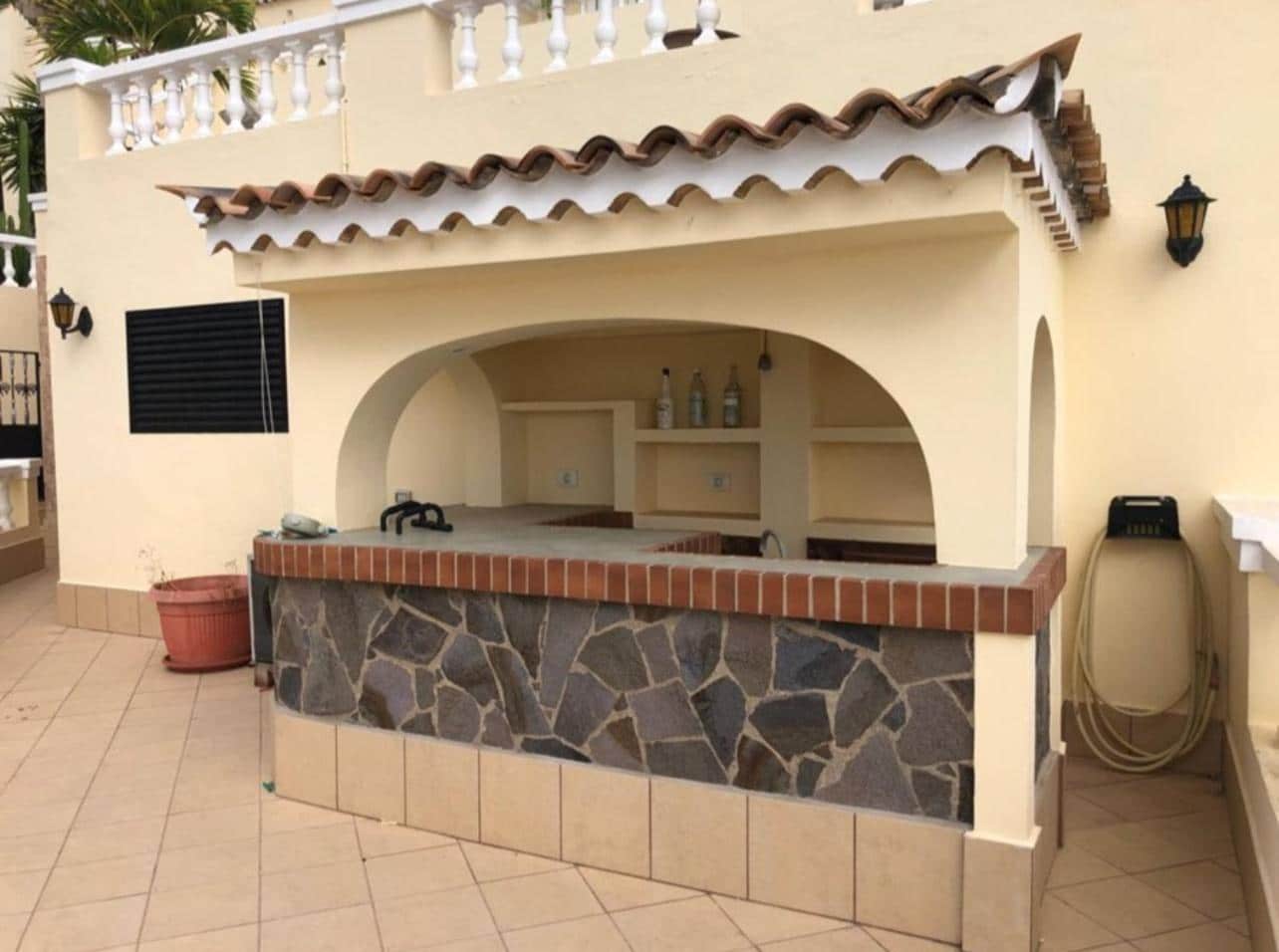7 soverom Villa til salgs i Costa Adeje med svømmebasseng garasje - € 1 878 000 (Ref: 10090820)