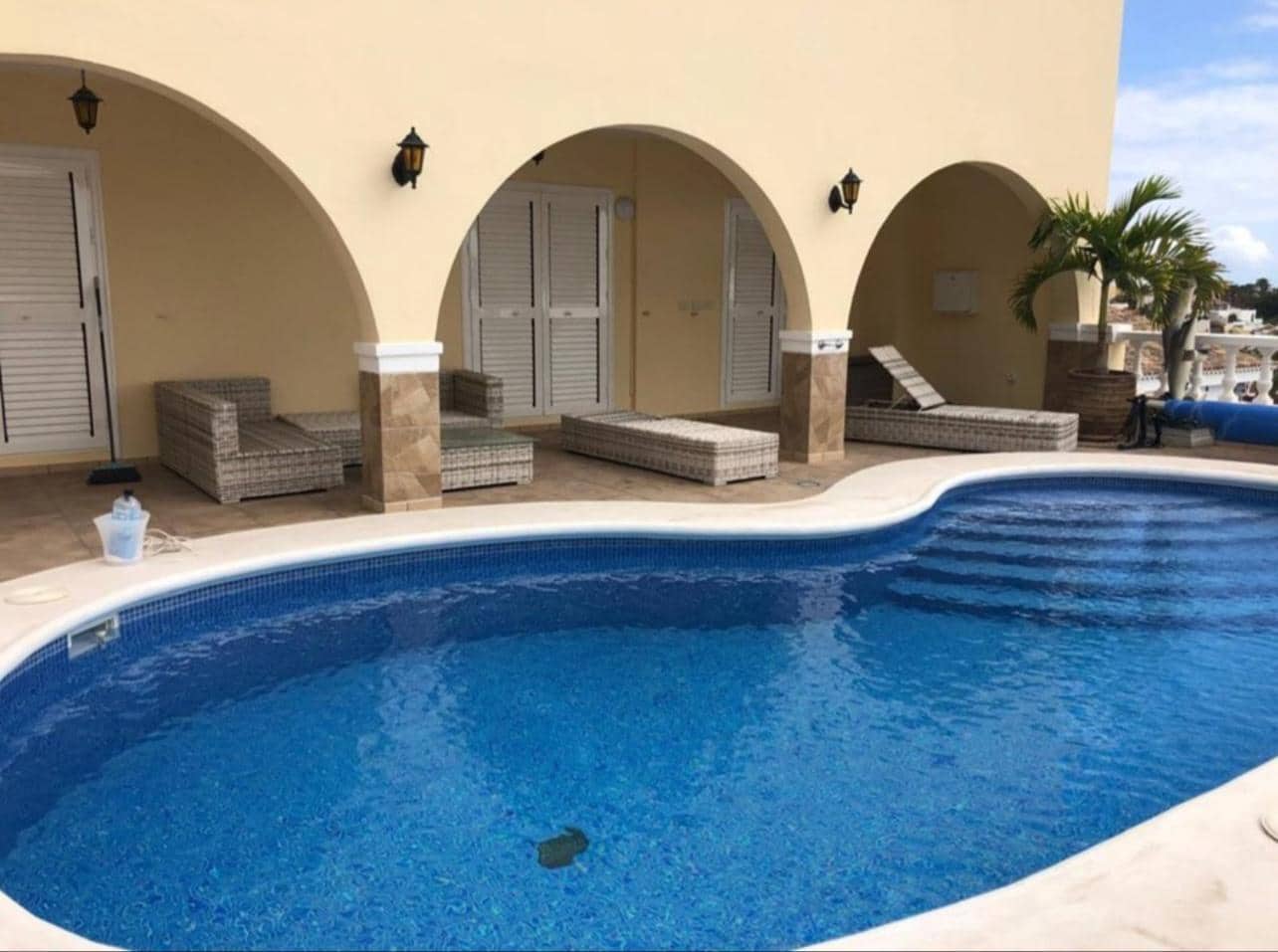 7 soverom Villa til salgs i Costa Adeje med svømmebasseng garasje - € 1 878 000 (Ref: 10090820)