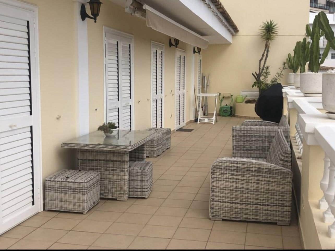7 soverom Villa til salgs i Costa Adeje med svømmebasseng garasje - € 1 878 000 (Ref: 10090820)