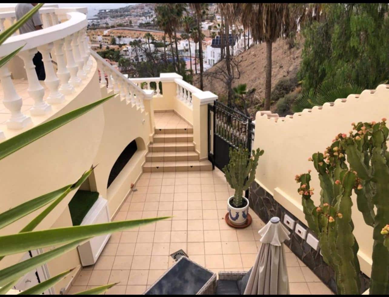 7 soverom Villa til salgs i Costa Adeje med svømmebasseng garasje - € 1 878 000 (Ref: 10090820)