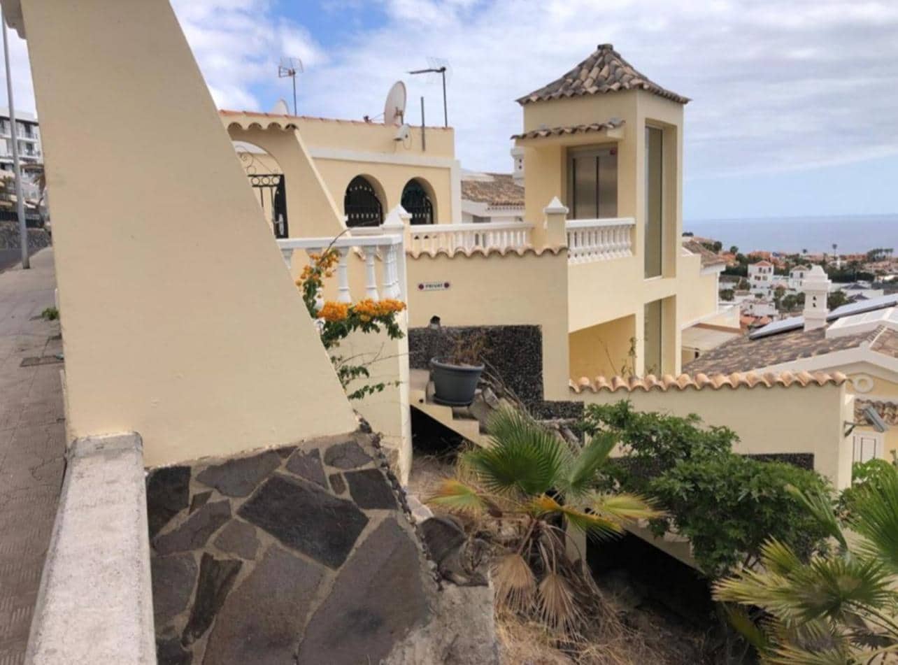 7 soverom Villa til salgs i Costa Adeje med svømmebasseng garasje - € 1 878 000 (Ref: 10090820)
