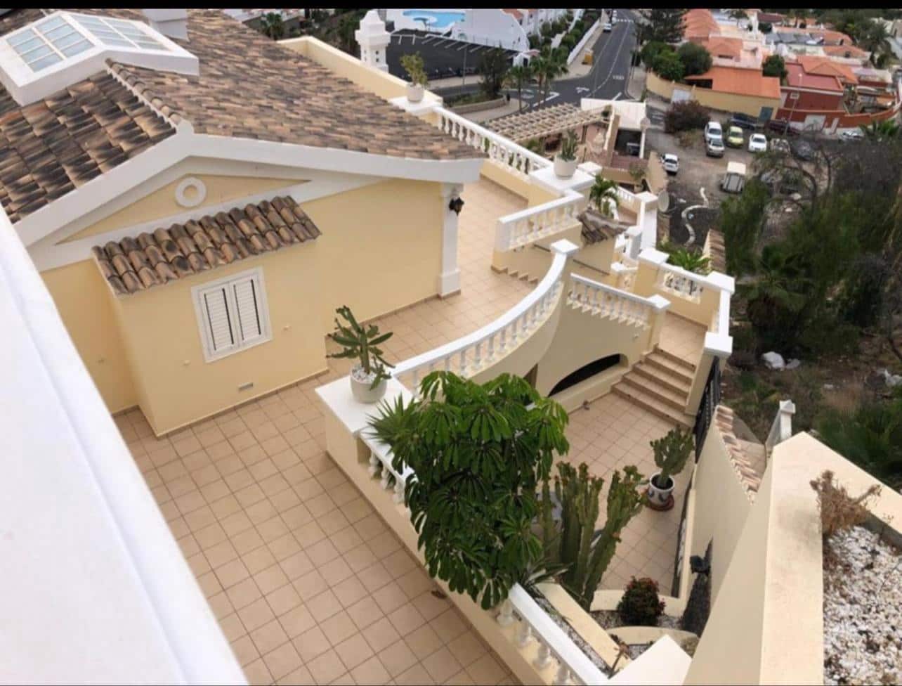 7 soverom Villa til salgs i Costa Adeje med svømmebasseng garasje - € 1 878 000 (Ref: 10090820)
