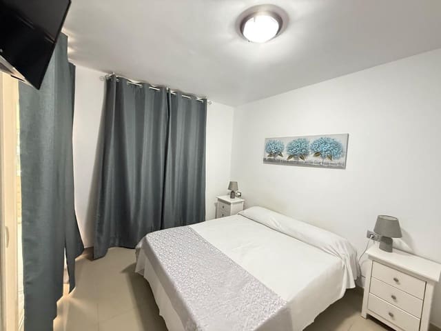 2 soverom Leilighet til salgs i Los Cristianos, Arona med svømmebasseng - € 400 000 (Ref: 10100476)
